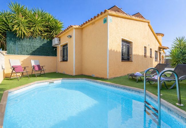 Villa in Empuriabrava - 0130-MONTGRI Huis met privé-zwembad 