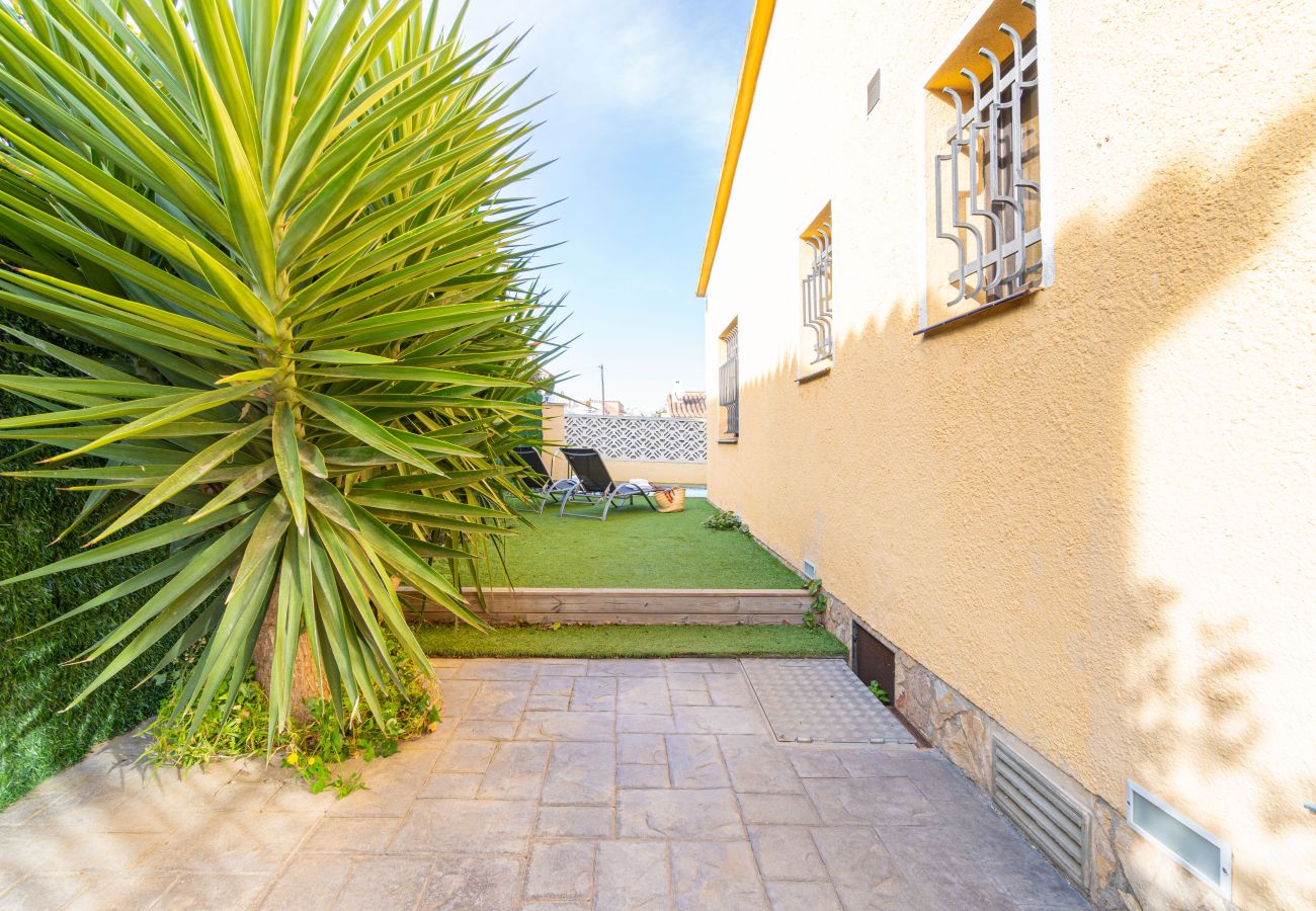 Villa in Empuriabrava - 0130-MONTGRI Huis met privé-zwembad 