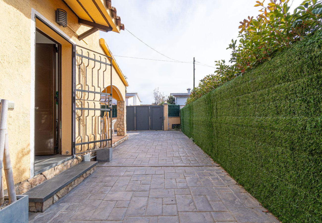 Villa in Empuriabrava - 0130-MONTGRI Huis met privé-zwembad 