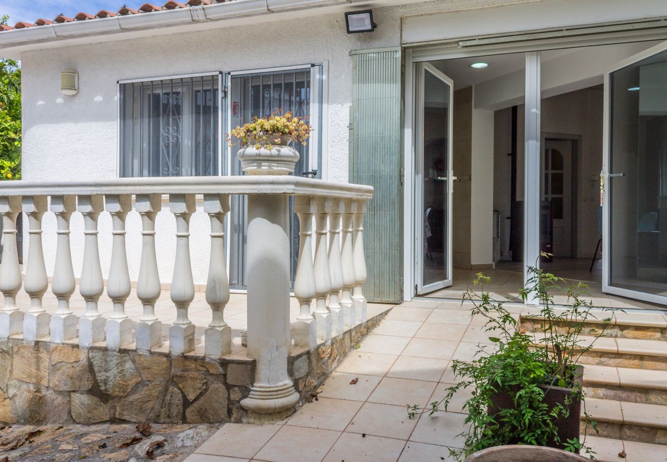 Villa in Empuriabrava - 0082-PANI Huis met 3 slaapkamers