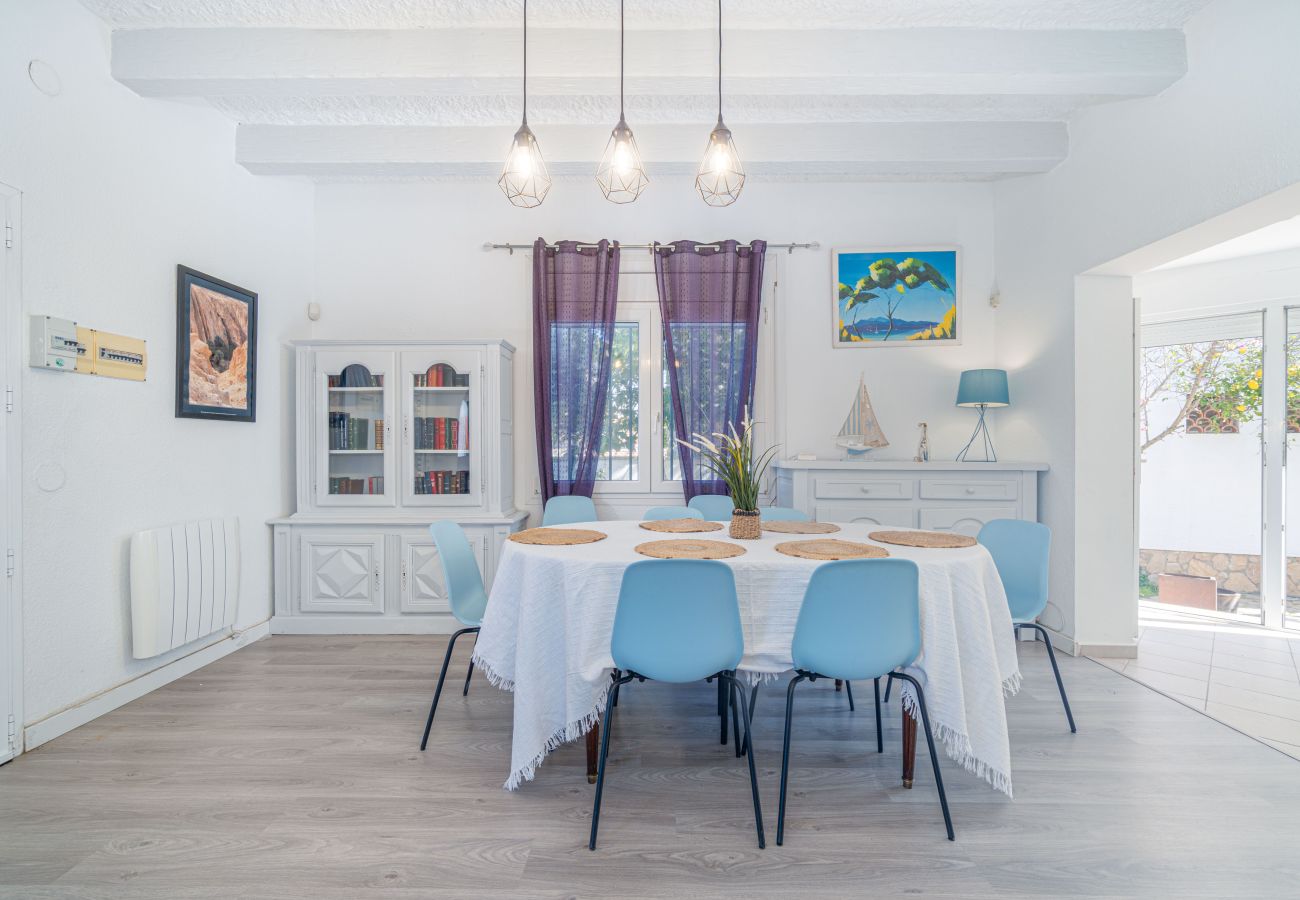 Villa in Empuriabrava - 0082-PANI Huis met 3 slaapkamers