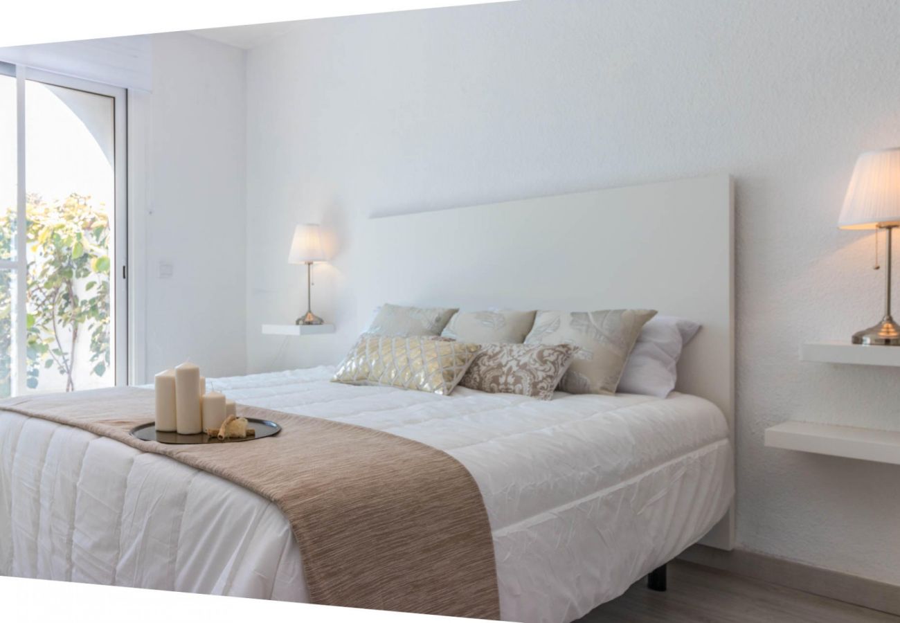 Villa in Empuriabrava - 0149-VALIRA Huis aan het kanaal met zwembad en aanlegplaats