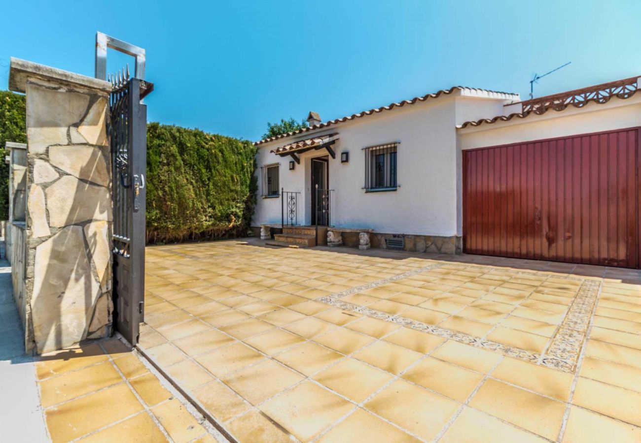 Villa in Empuriabrava - 0149-VALIRA Huis aan het kanaal met zwembad en aanlegplaats