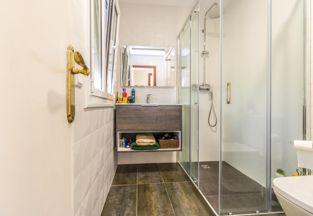 Villa in Empuriabrava - 0149-VALIRA Huis aan het kanaal met zwembad en aanlegplaats