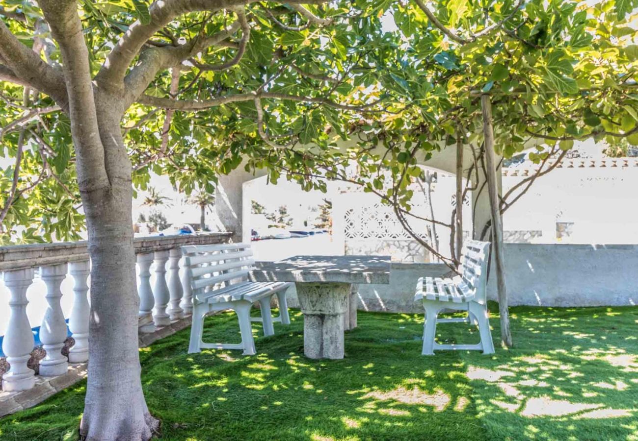 Villa in Empuriabrava - 0149-VALIRA Huis aan het kanaal met zwembad en aanlegplaats