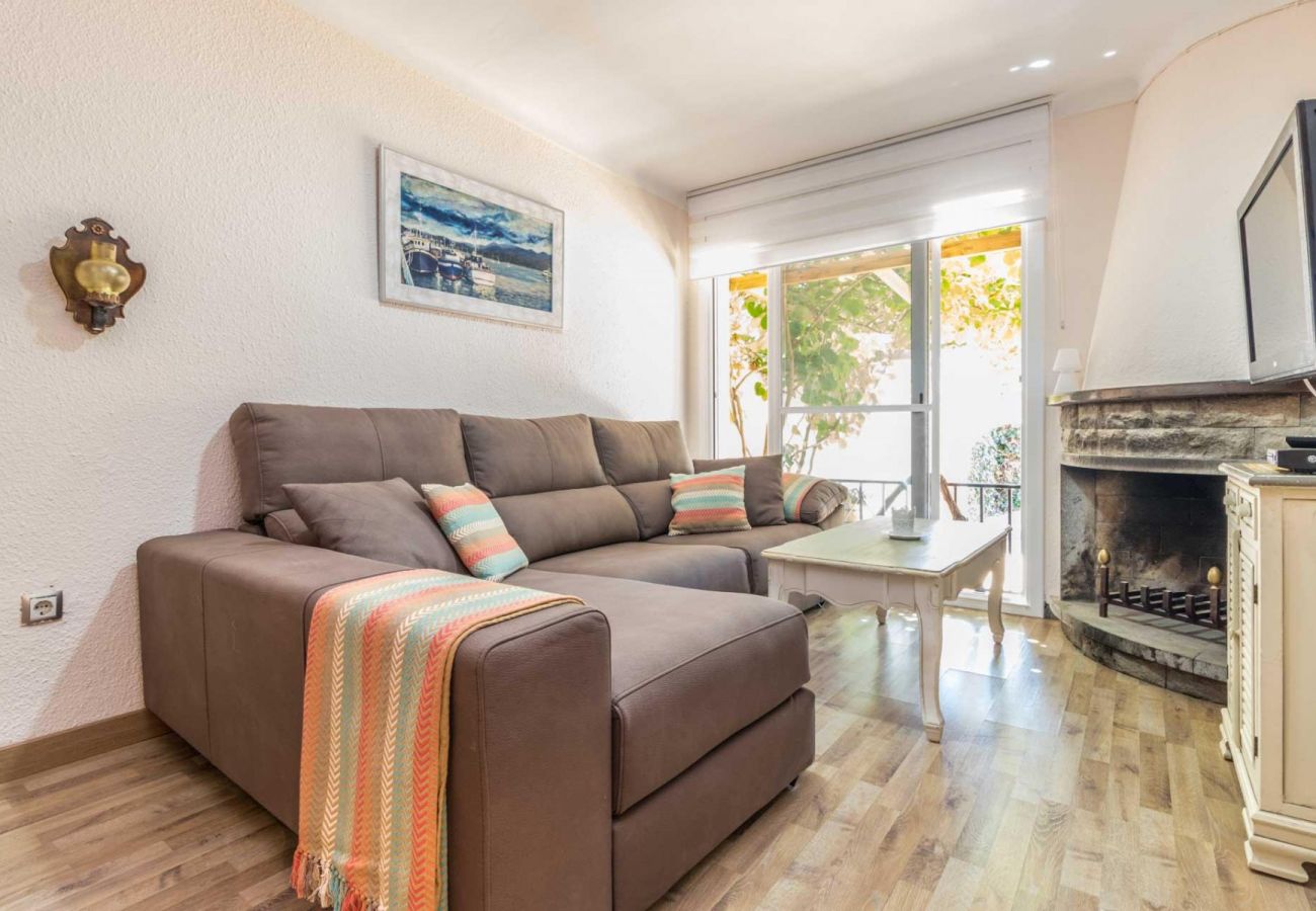 Villa in Empuriabrava - 0149-VALIRA Huis aan het kanaal met zwembad en aanlegplaats