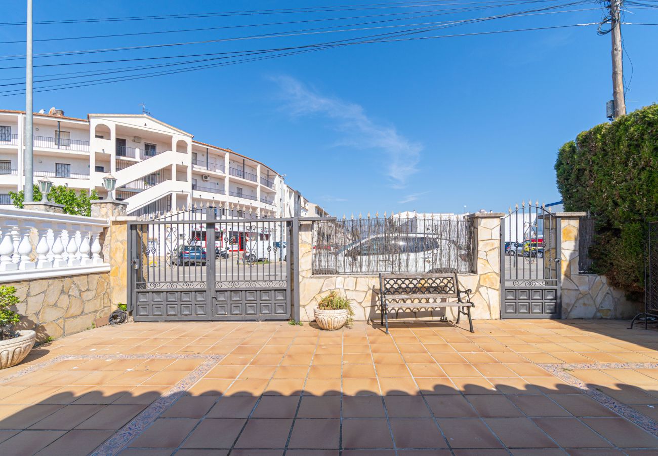 Villa in Empuriabrava - 0149-VALIRA Huis aan het kanaal met zwembad en aanlegplaats