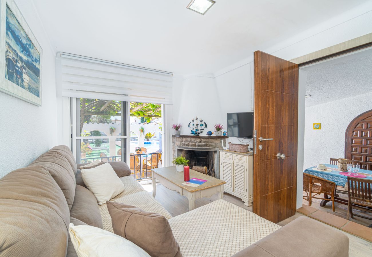 Villa in Empuriabrava - 0149-VALIRA Huis aan het kanaal met zwembad en aanlegplaats