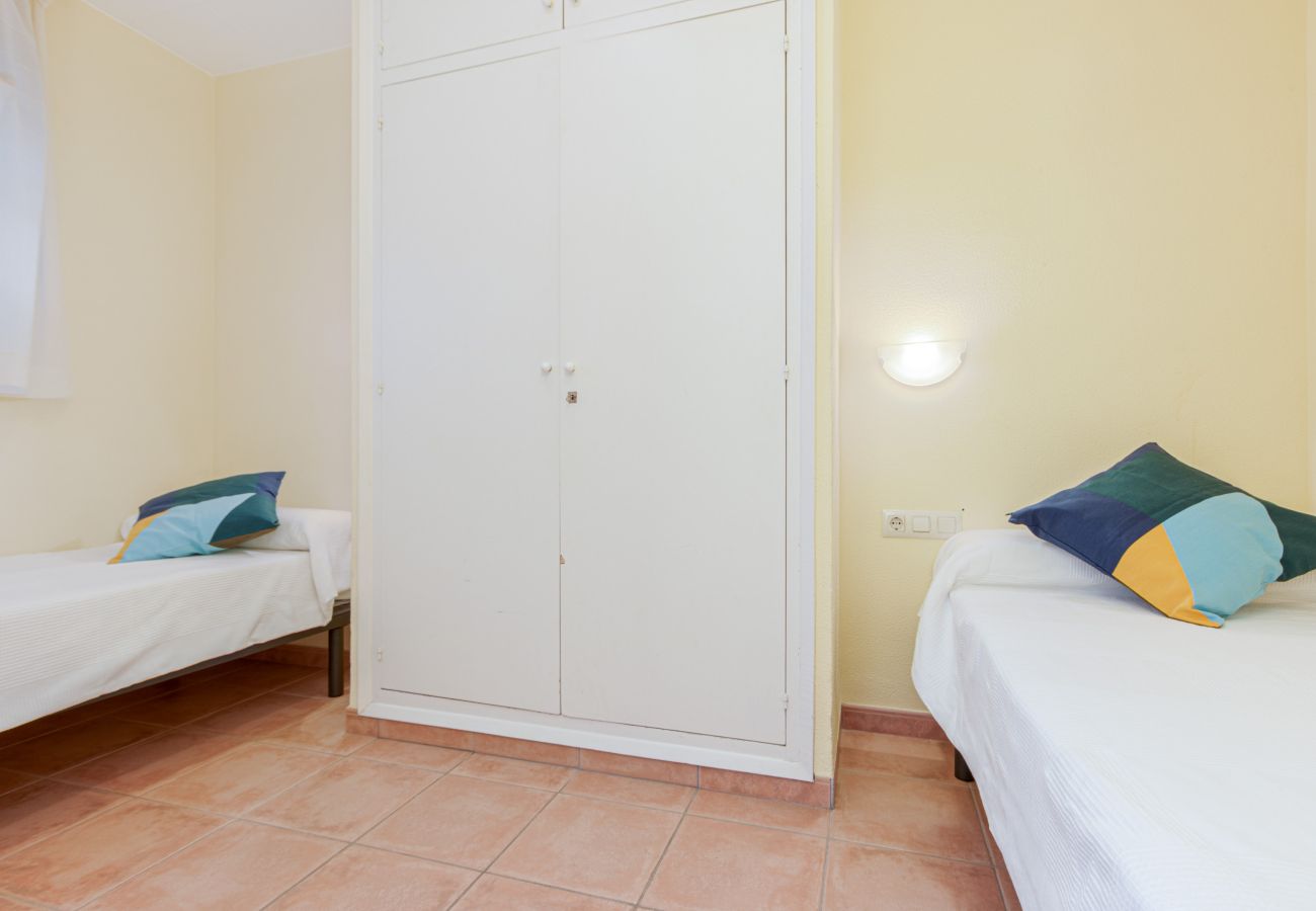 Appartement in Empuriabrava - 0147-PORT SOTAVENT Appartement met zicht op het kanaal en zwembad