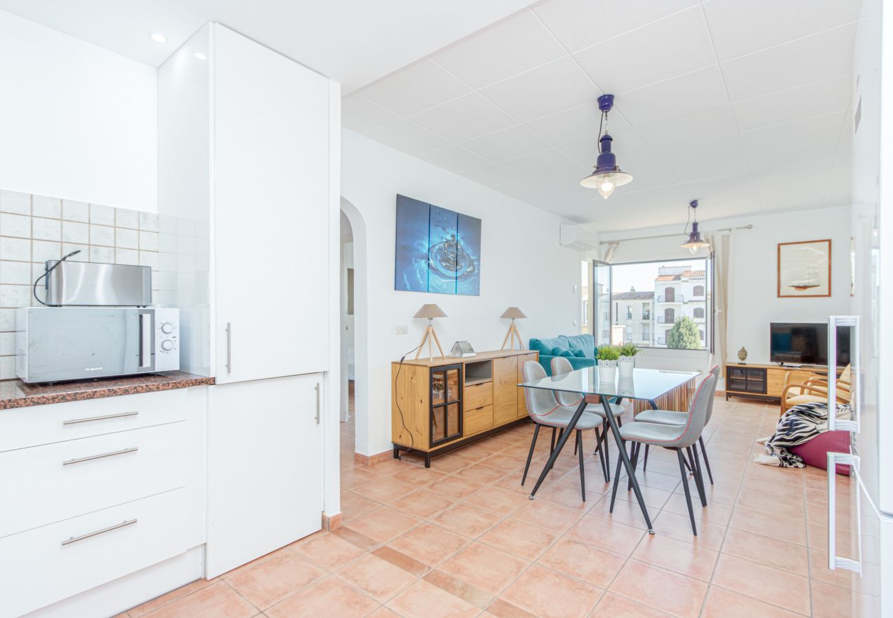 Appartement in Empuriabrava - 0147-PORT SOTAVENT Appartement met zicht op het kanaal en zwembad