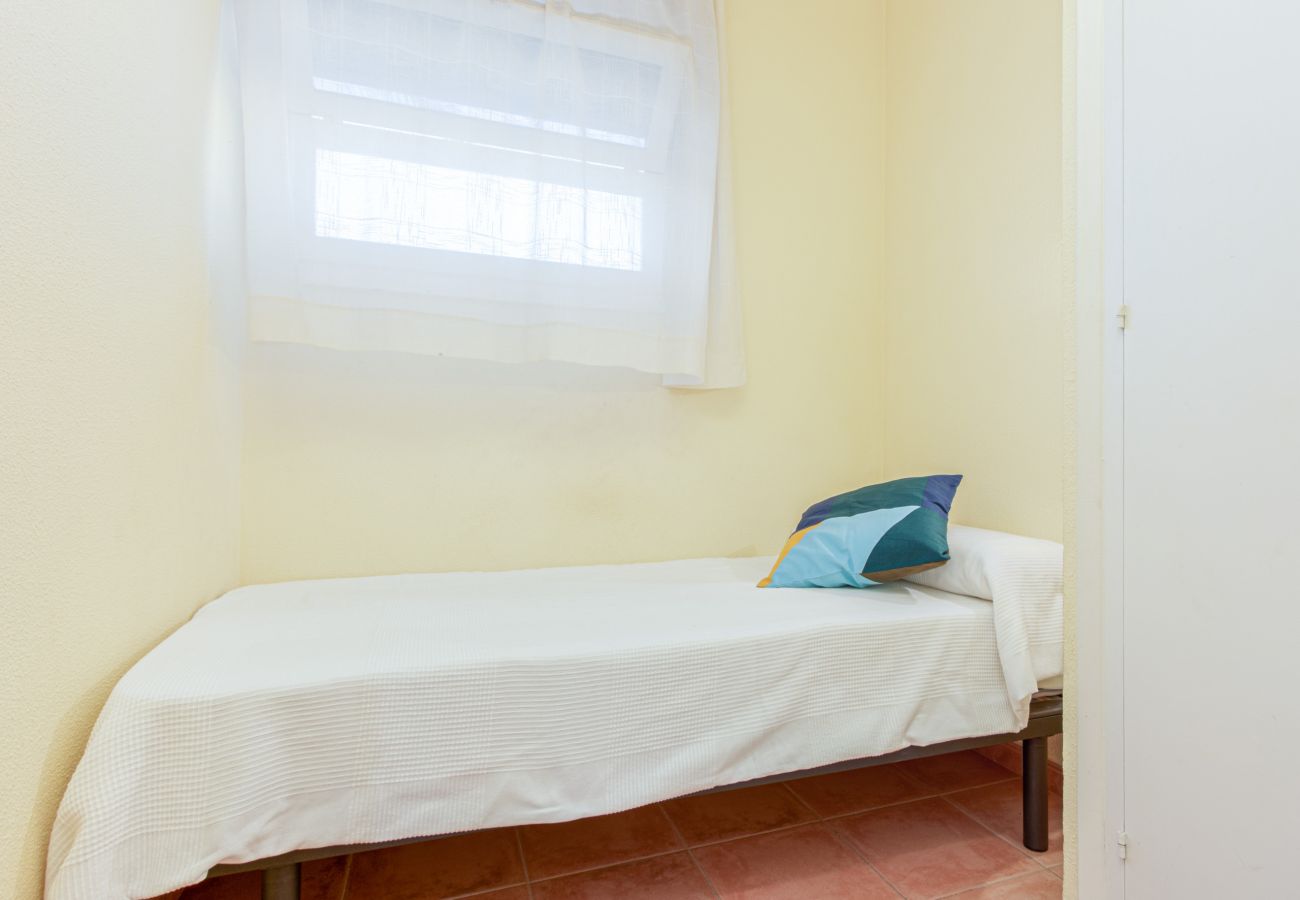 Appartement in Empuriabrava - 0147-PORT SOTAVENT Appartement met zicht op het kanaal en zwembad