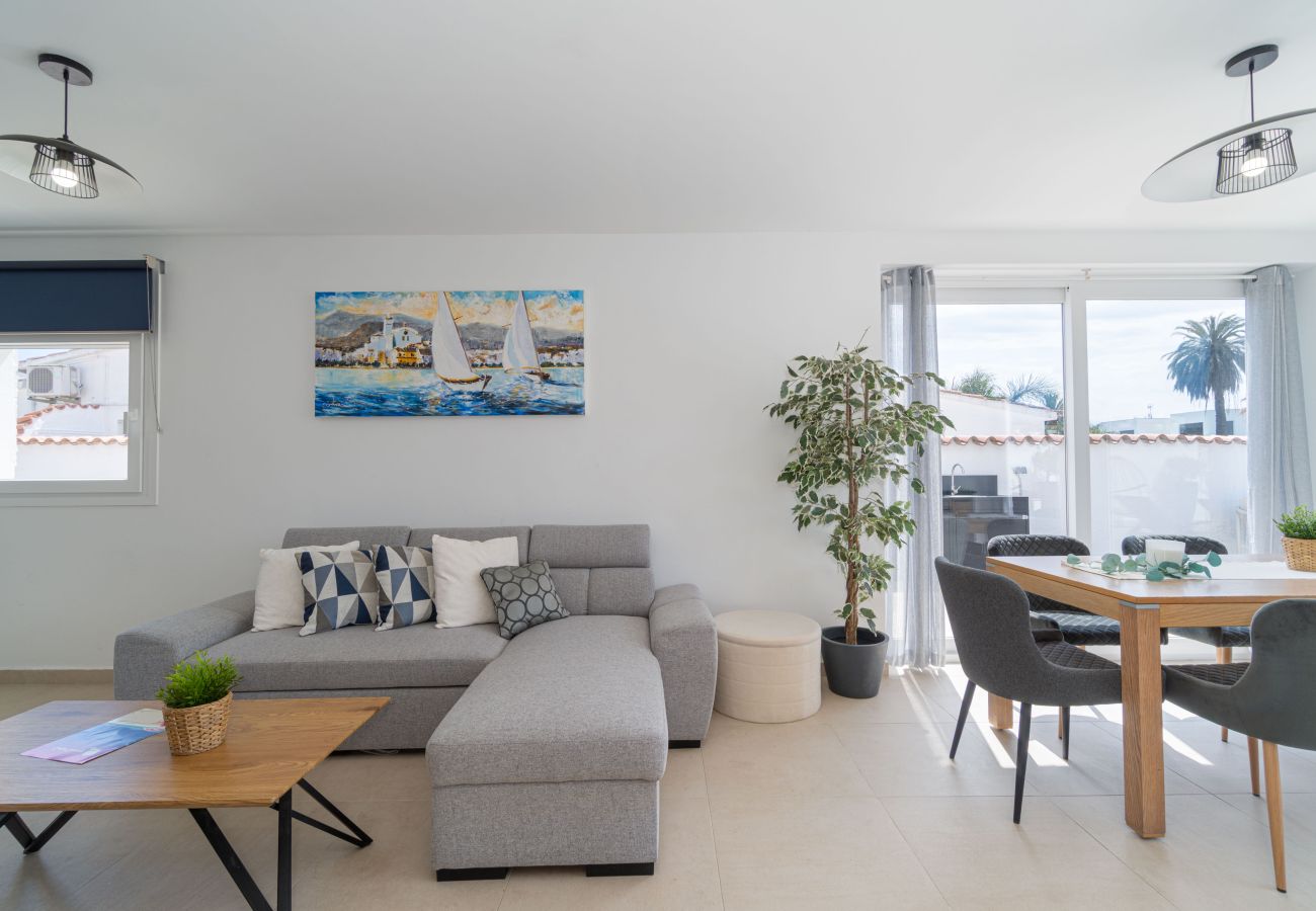 Villa in Empuriabrava - 0040-CAP RAS Huis aan kanaal met zwembad en aanlegplaats