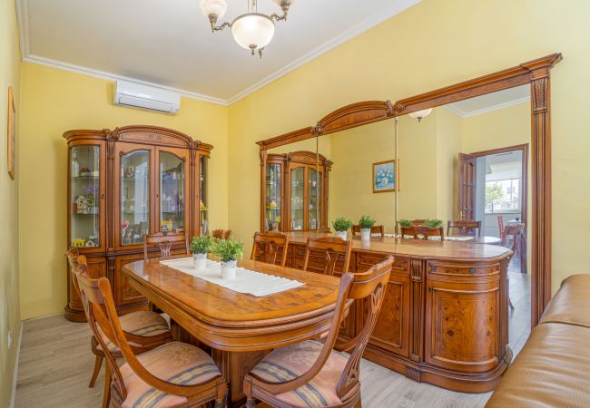 Вилла на Empuriabrava - 0125-MONTGRI Дом с бассейном и Wi-Fi Вилла на Empuriabrava - 0125-MONTGRI Дом с бассейном и Wi-Fi