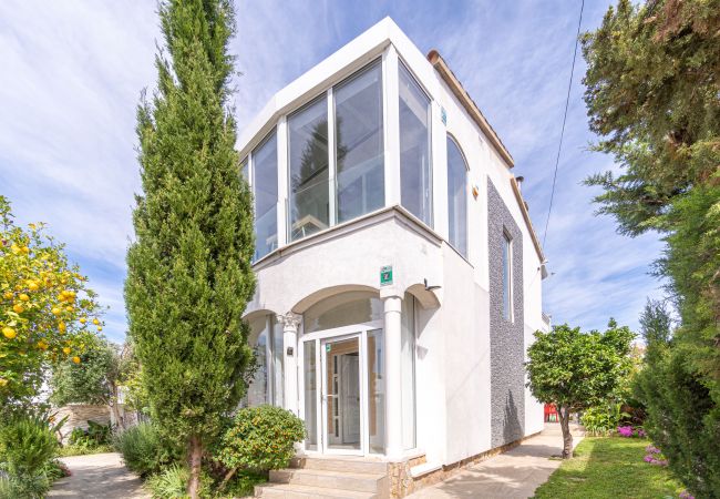 Вилла на Empuriabrava - 0125-MONTGRI Дом с бассейном и Wi-Fi Вилла на Empuriabrava - 0125-MONTGRI Дом с бассейном и Wi-Fi