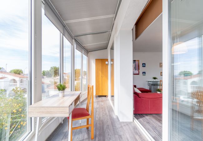 Вилла на Empuriabrava - 0125-MONTGRI Дом с бассейном и Wi-Fi Вилла на Empuriabrava - 0125-MONTGRI Дом с бассейном и Wi-Fi