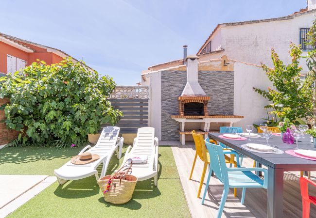 Вилла на Empuriabrava - 0125-MONTGRI Дом с бассейном и Wi-Fi Вилла на Empuriabrava - 0125-MONTGRI Дом с бассейном и Wi-Fi