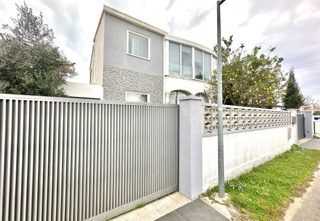 Вилла на Empuriabrava - 0125-MONTGRI Дом с бассейном и Wi-Fi Вилла на Empuriabrava - 0125-MONTGRI Дом с бассейном и Wi-Fi