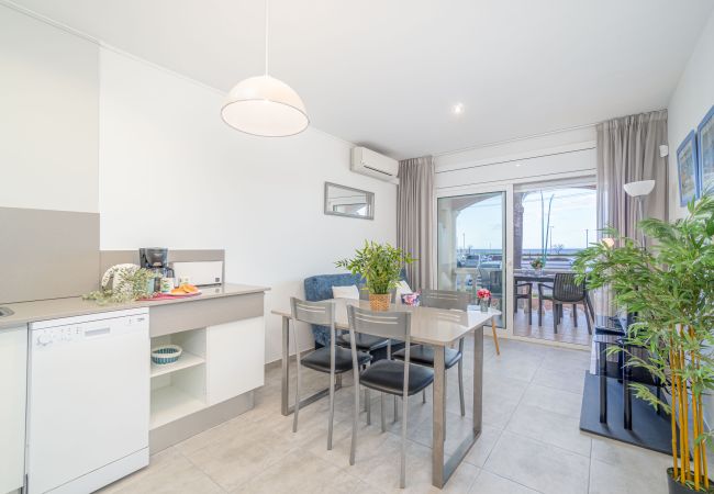  на Empuriabrava - 0019-BAHIA квартира напротив пляжа с беспроводным доступом в Интернет