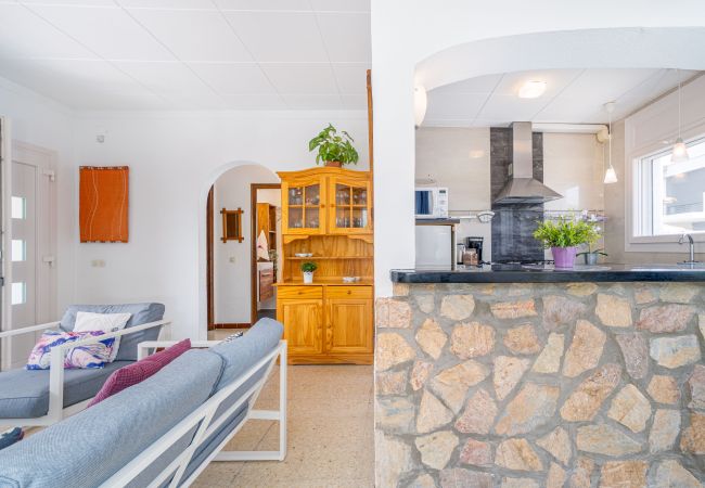 Вилла на Empuriabrava - 0119-MONTSENY Дом со студией Вилла на Empuriabrava - 0119-MONTSENY Дом со студией