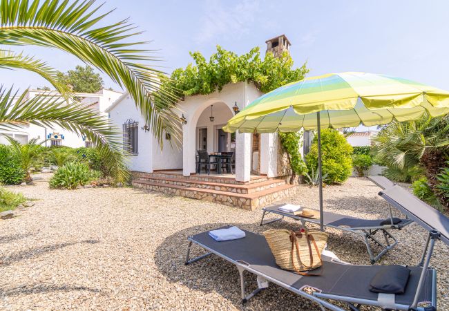 Вилла на Empuriabrava - 0119-MONTSENY Дом со студией Вилла на Empuriabrava - 0119-MONTSENY Дом со студией