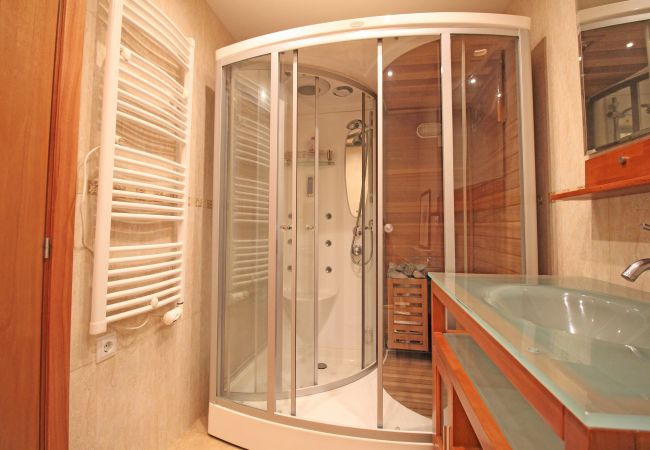 Вилла на Empuriabrava - 0106-LLOBREGAT Дом у канала с бассейном и причалом Вилла на Empuriabrava - 0106-LLOBREGAT Дом у канала с бассейном и причалом