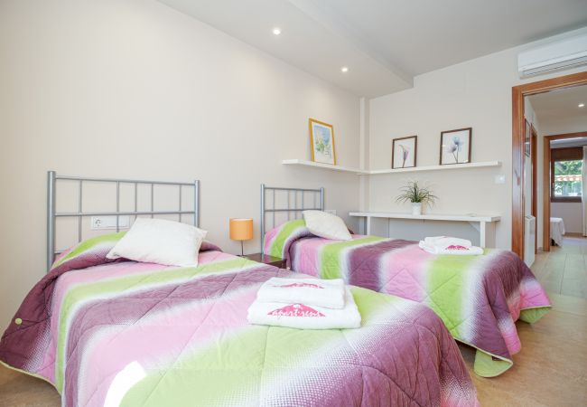 Вилла на Empuriabrava - 0106-LLOBREGAT Дом у канала с бассейном и причалом Вилла на Empuriabrava - 0106-LLOBREGAT Дом у канала с бассейном и причалом