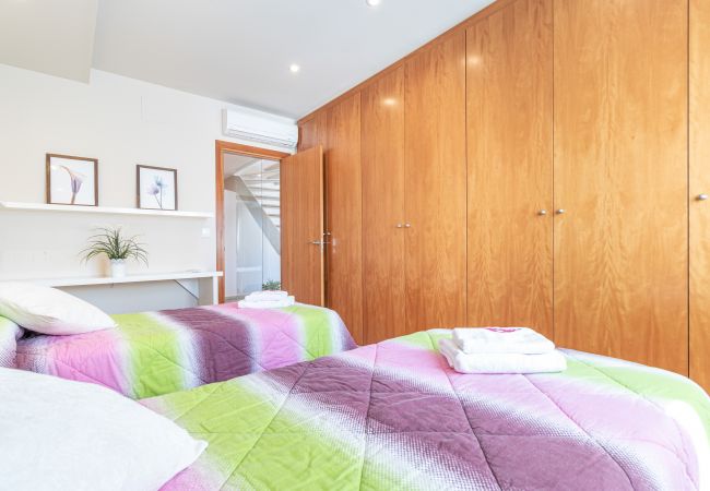 Вилла на Empuriabrava - 0106-LLOBREGAT Дом у канала с бассейном и причалом Вилла на Empuriabrava - 0106-LLOBREGAT Дом у канала с бассейном и причалом