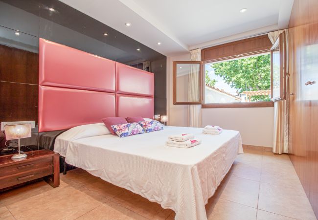 Вилла на Empuriabrava - 0106-LLOBREGAT Дом у канала с бассейном и причалом Вилла на Empuriabrava - 0106-LLOBREGAT Дом у канала с бассейном и причалом