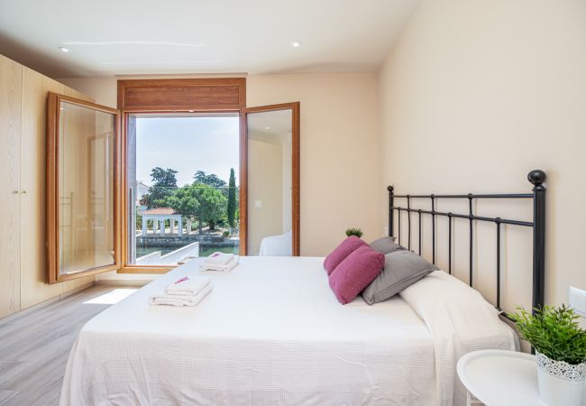 Вилла на Empuriabrava - 0106-LLOBREGAT Дом у канала с бассейном и причалом Вилла на Empuriabrava - 0106-LLOBREGAT Дом у канала с бассейном и причалом