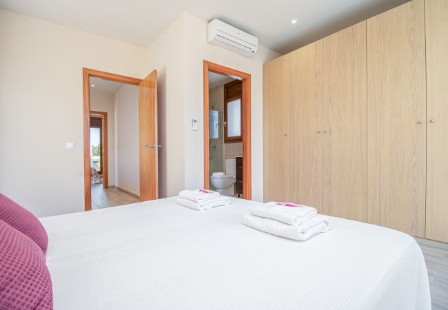 Вилла на Empuriabrava - 0106-LLOBREGAT Дом у канала с бассейном и причалом Вилла на Empuriabrava - 0106-LLOBREGAT Дом у канала с бассейном и причалом