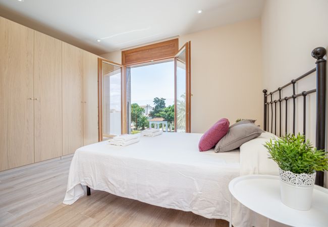 Вилла на Empuriabrava - 0106-LLOBREGAT Дом у канала с бассейном и причалом Вилла на Empuriabrava - 0106-LLOBREGAT Дом у канала с бассейном и причалом