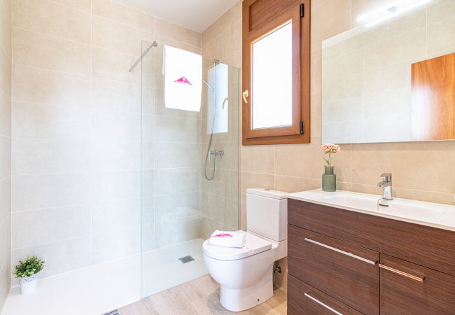 Вилла на Empuriabrava - 0106-LLOBREGAT Дом у канала с бассейном и причалом Вилла на Empuriabrava - 0106-LLOBREGAT Дом у канала с бассейном и причалом