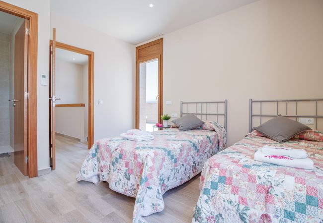 Вилла на Empuriabrava - 0106-LLOBREGAT Дом у канала с бассейном и причалом Вилла на Empuriabrava - 0106-LLOBREGAT Дом у канала с бассейном и причалом