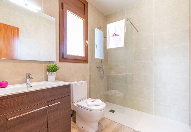 Вилла на Empuriabrava - 0106-LLOBREGAT Дом у канала с бассейном и причалом Вилла на Empuriabrava - 0106-LLOBREGAT Дом у канала с бассейном и причалом