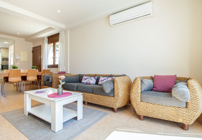 Вилла на Empuriabrava - 0106-LLOBREGAT Дом у канала с бассейном и причалом Вилла на Empuriabrava - 0106-LLOBREGAT Дом у канала с бассейном и причалом