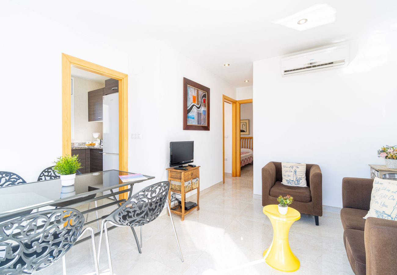 Вилла на Эмпуриабра / Empuriabrava - 0034-NOGUERA Дом с небольшим бассейном