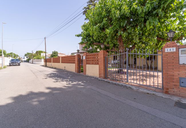 Вилла на Empuriabrava - 0081-PANI Дом с 4 спальнями и садом Вилла на Empuriabrava - 0081-PANI Дом с 4 спальнями и садом
