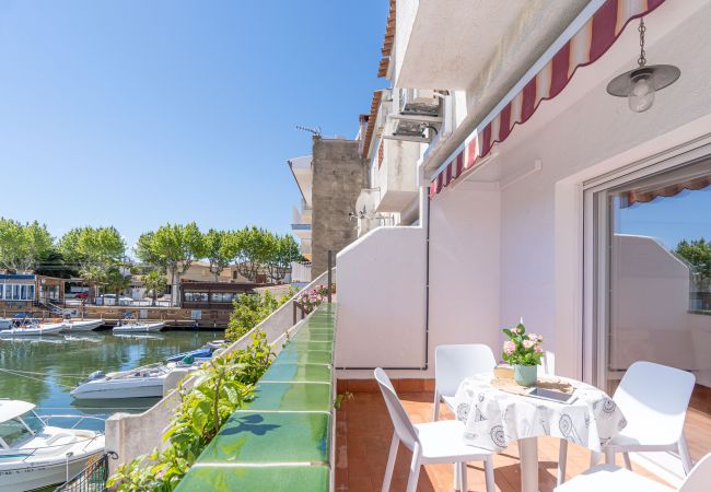 Вилла на Empuriabrava - 0153-PORTO FINO Дом на канале с причалом Вилла на Empuriabrava - 0153-PORTO FINO Дом на канале с причалом