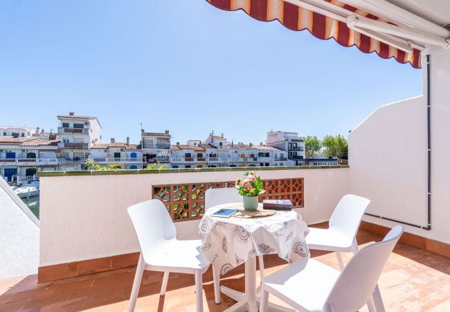 Вилла на Empuriabrava - 0153-PORTO FINO Дом на канале с причалом Вилла на Empuriabrava - 0153-PORTO FINO Дом на канале с причалом