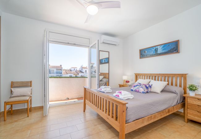 Вилла на Empuriabrava - 0153-PORTO FINO Дом на канале с причалом Вилла на Empuriabrava - 0153-PORTO FINO Дом на канале с причалом