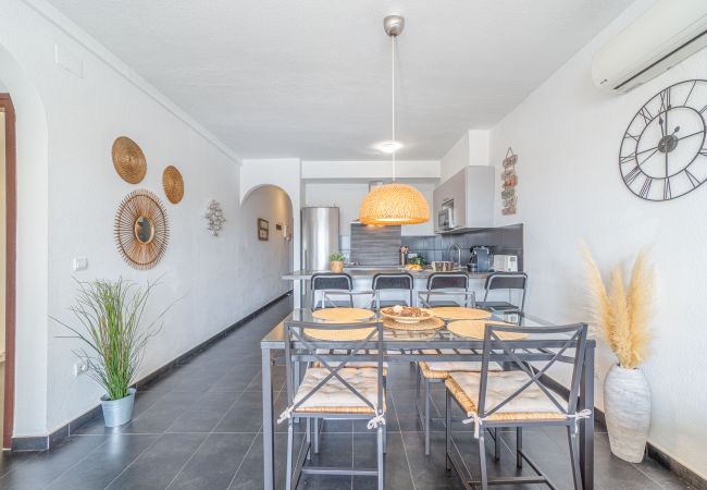 Апартаменты на Empuriabrava - 0137-SANT MAURICI Квартира с видом на канал и бассейном Апартаменты на Empuriabrava - 0137-SANT MAURICI Квартира с видом на канал и бассейном