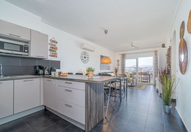 Апартаменты на Empuriabrava - 0137-SANT MAURICI Квартира с видом на канал и бассейном Апартаменты на Empuriabrava - 0137-SANT MAURICI Квартира с видом на канал и бассейном