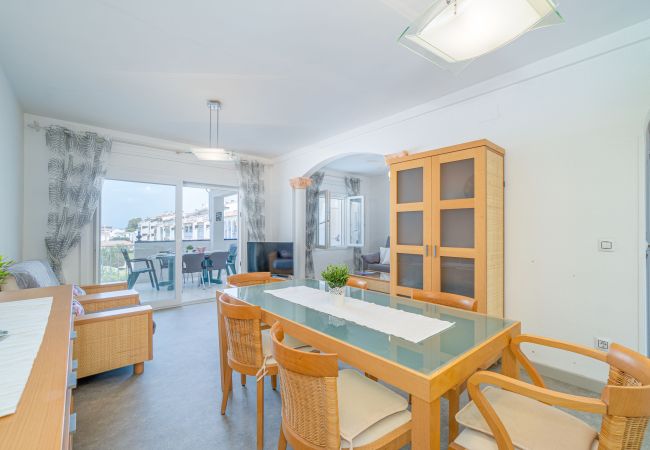 Апартаменты на Empuriabrava - 0183-SANT MAURICI Квартира с видом на канал и парковкой Апартаменты на Empuriabrava - 0183-SANT MAURICI Квартира с видом на канал и парковкой