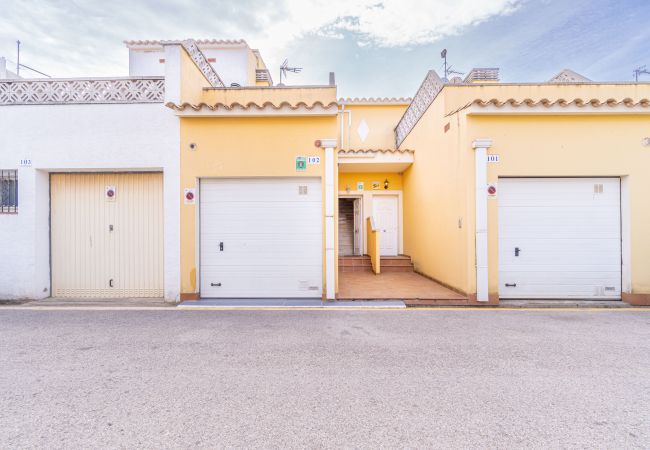 Вилла на Empuriabrava - 0152-PUIGMAL  Современный дом на 6 человек Вилла на Empuriabrava - 0152-PUIGMAL  Современный дом на 6 человек