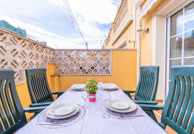 Вилла на Empuriabrava - 0152-PUIGMAL  Современный дом на 6 человек Вилла на Empuriabrava - 0152-PUIGMAL  Современный дом на 6 человек