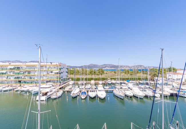 Апартаменты на Empuriabrava - 0132-PORT MOXO  Квартира с террасой и видом на канал Апартаменты на Empuriabrava - 0132-PORT MOXO  Квартира с террасой и видом на канал