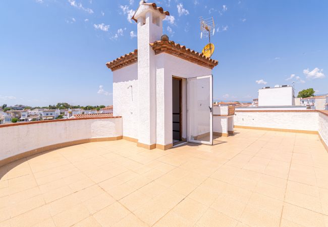 Вилла на Empuriabrava - 0191-SANT MAURICI Дом с частным бассейном Вилла на Empuriabrava - 0191-SANT MAURICI Дом с частным бассейном