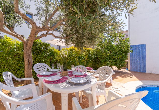 Вилла на Empuriabrava - 0191-SANT MAURICI Дом с частным бассейном Вилла на Empuriabrava - 0191-SANT MAURICI Дом с частным бассейном