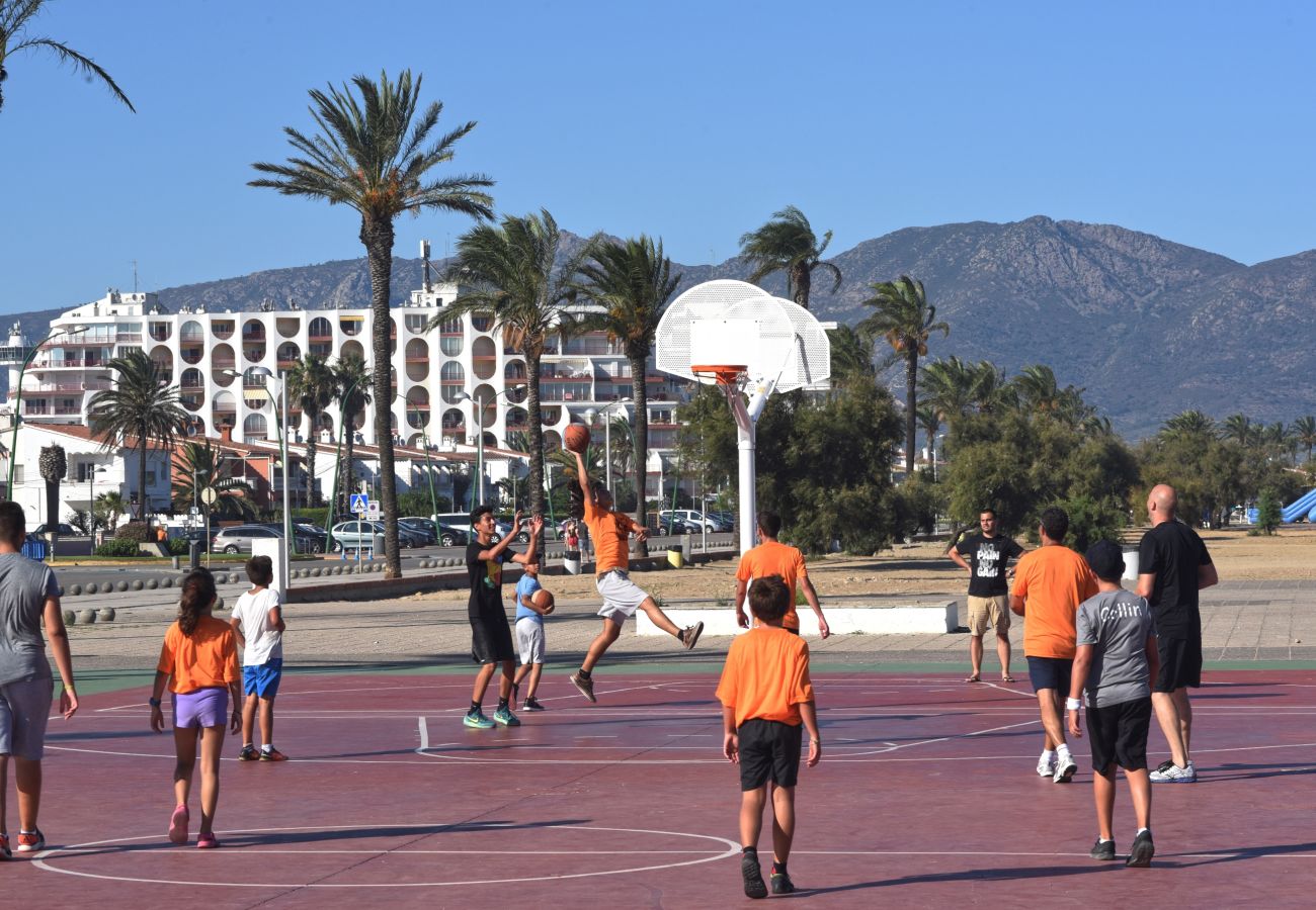 Вилла на Эмпуриабра / Empuriabrava - 0024-BAHIA Дом с 3 спальнями рядом с пляжем