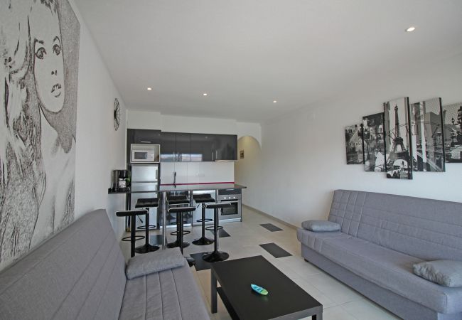 Апартаменты на Empuriabrava - 0185-SANT MAURICI Квартира с общим бассейном и видом на канал Апартаменты на Empuriabrava - 0185-SANT MAURICI Квартира с общим бассейном и видом на канал